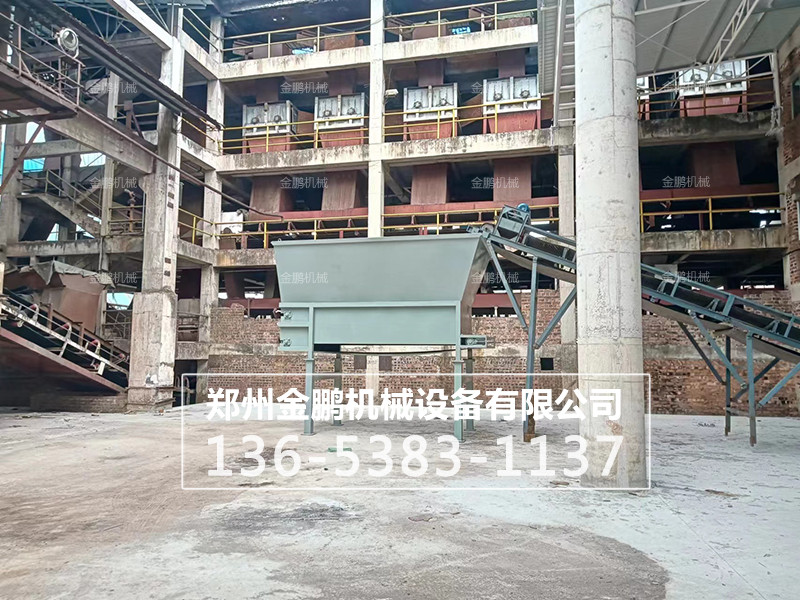 郑州金鹏稻草捆撕碎机在北方生物质电厂 运行图片