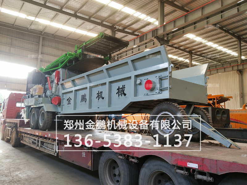 移动式木材综合破碎机在林区项目现场 运行图片