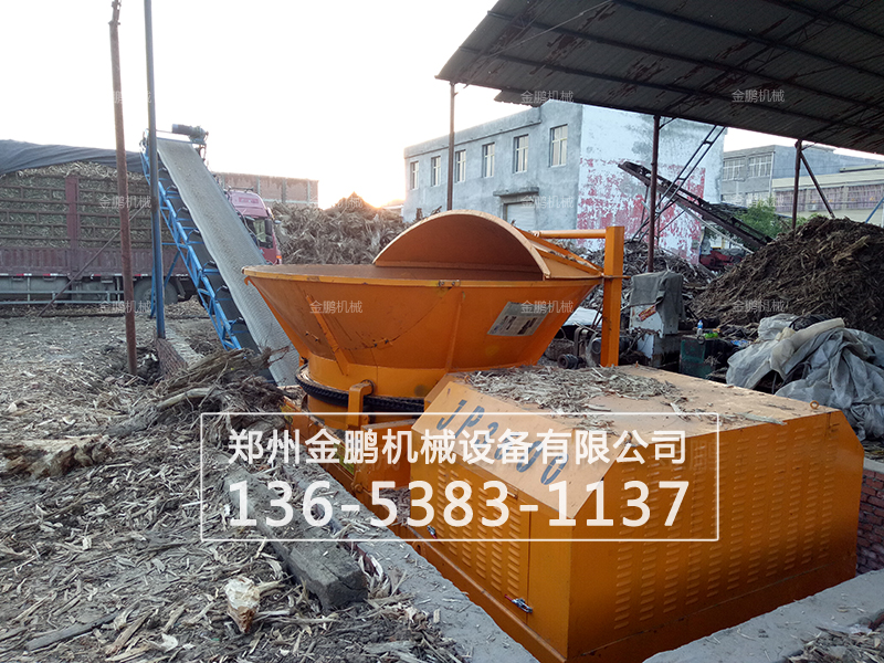 树根破碎机现场