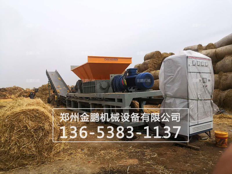 稻草捆粉碎机现场